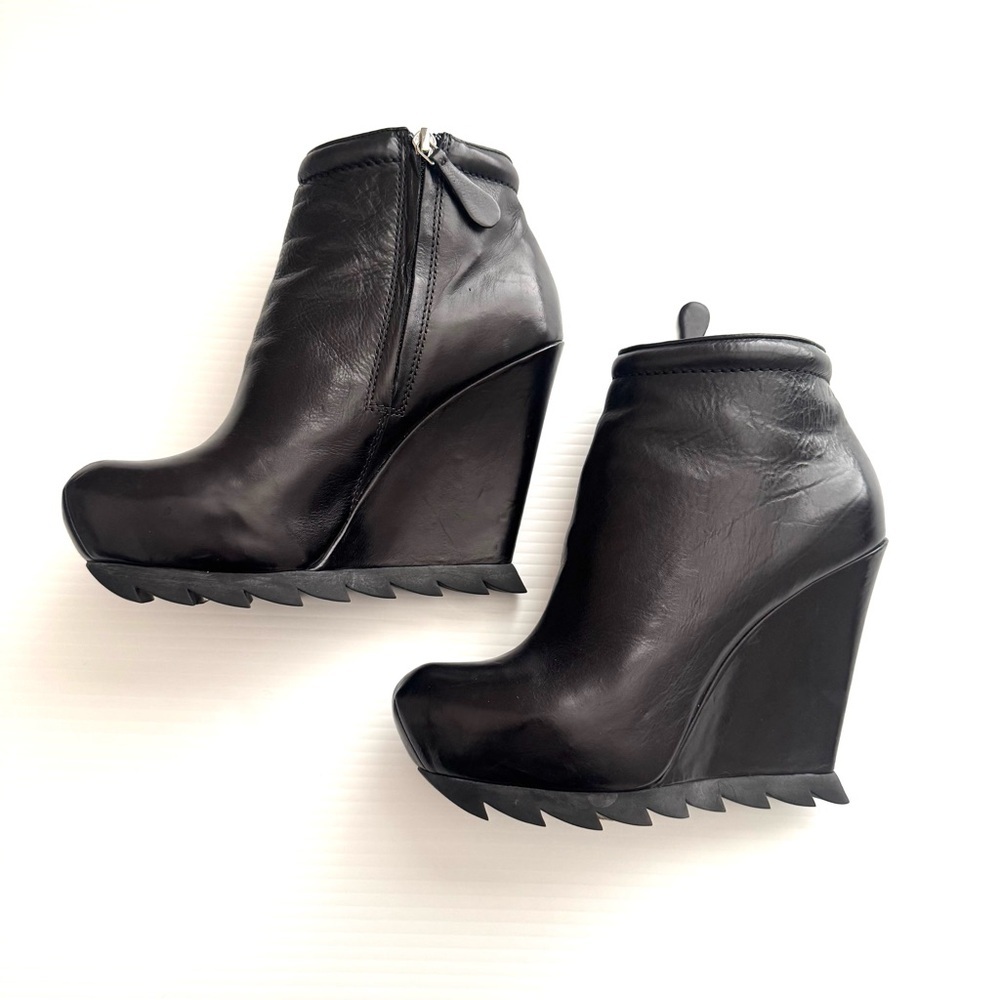 Camilla Skovgaard Saw Sole Black Leather Wedge
Ankle Booties Size 8 - Picture 7 of 12